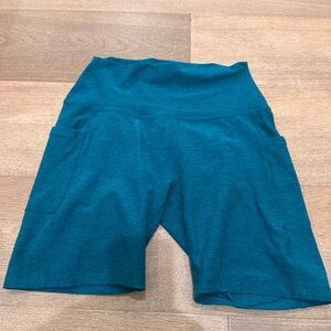 Beyond Yoga Teal Bike Shorts With pockets Medium